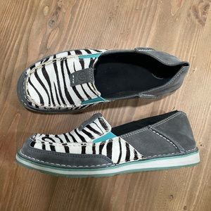 Ariat cruiser’s Grey and turquoise Zebra print. Size 8B